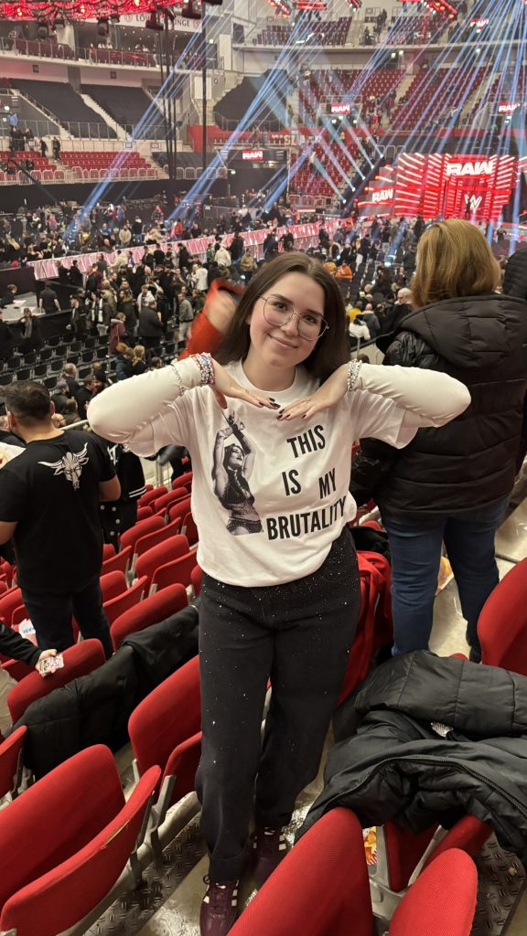 Gini at a wrestling event